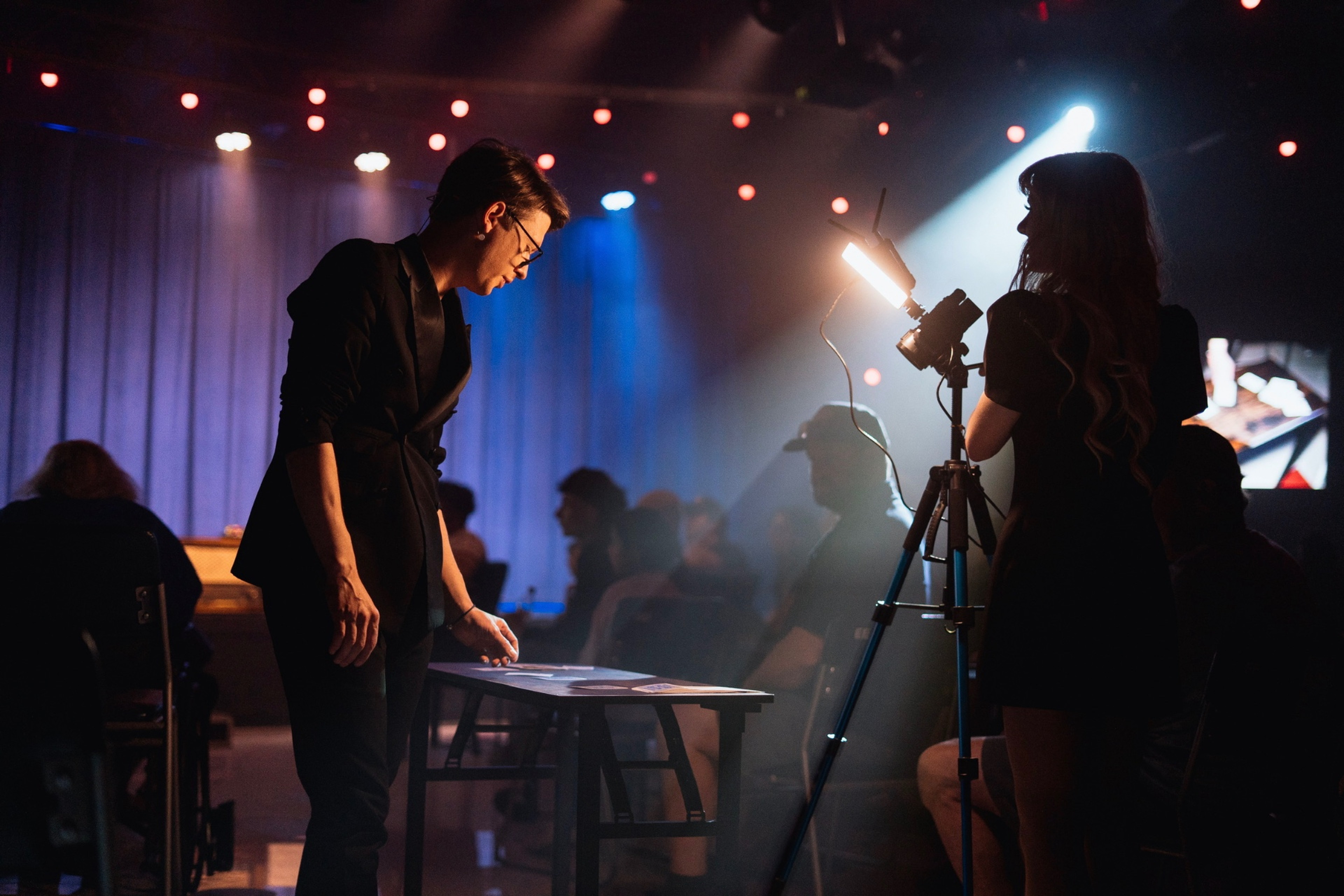 Matthew Pomeroy filmed at a close-up table in an intimate venue